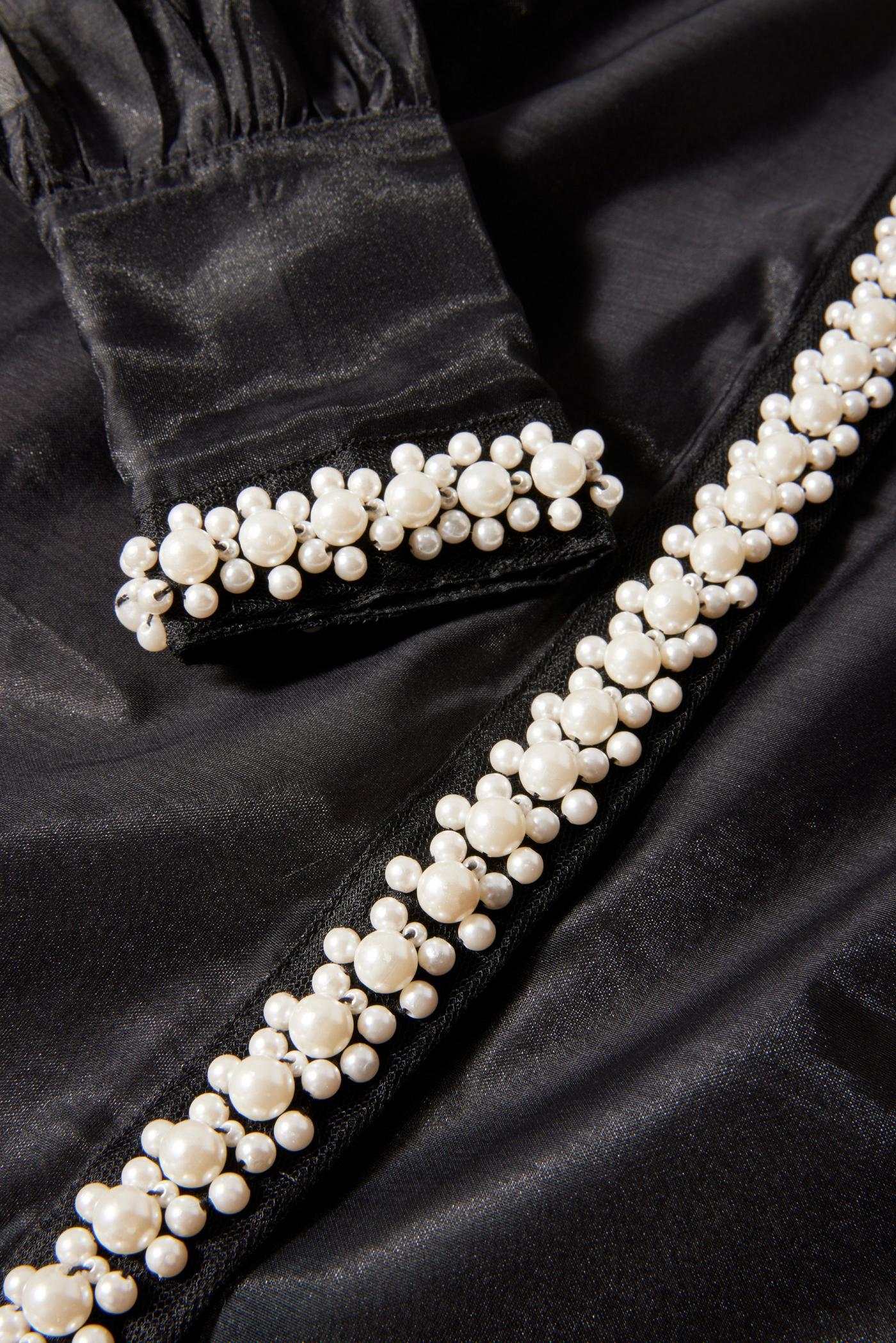 How to embellish a shirt collar with pearls