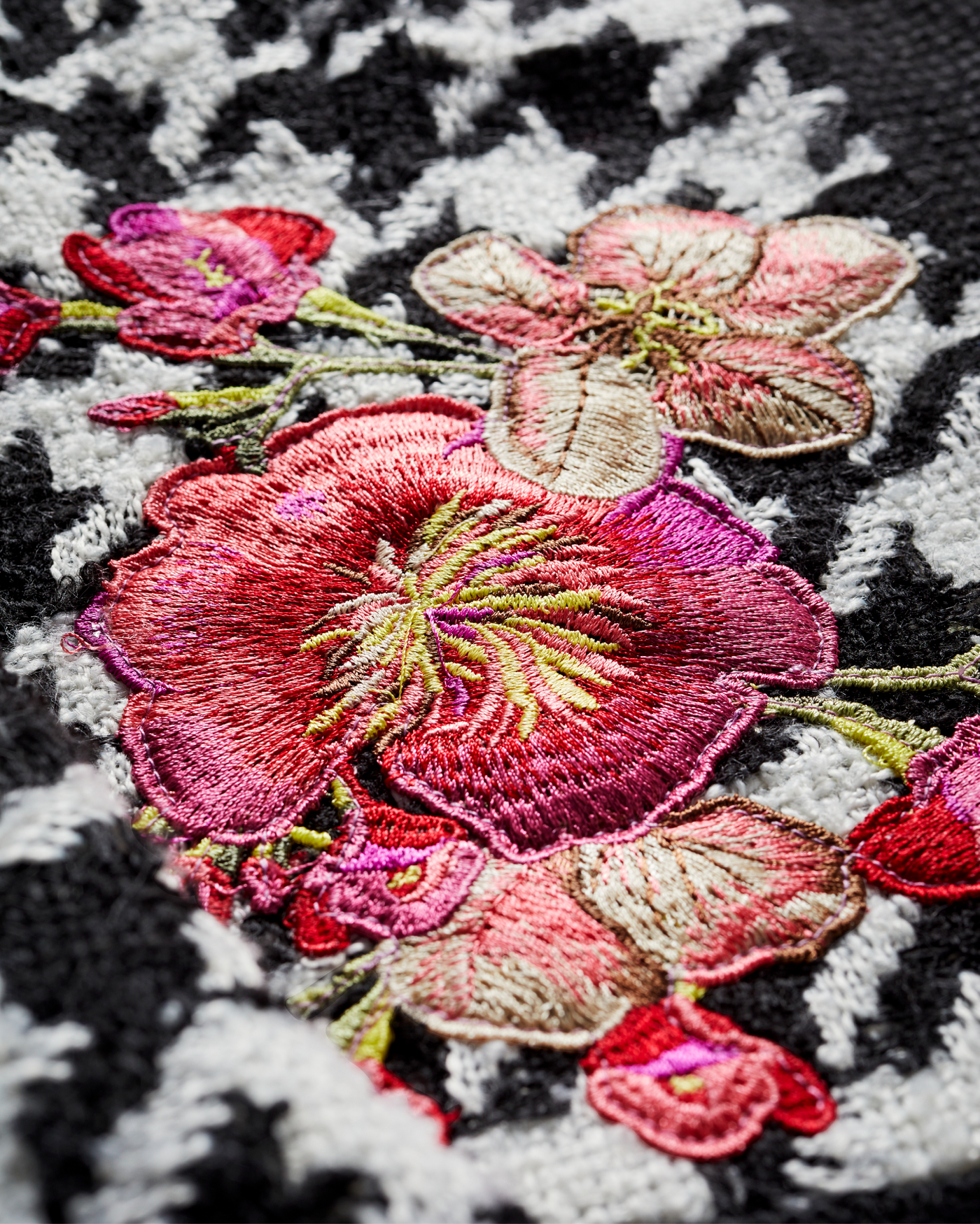 Houndstooth Tweed Jacket with Floral Embroidery - Black/White  display picture 1