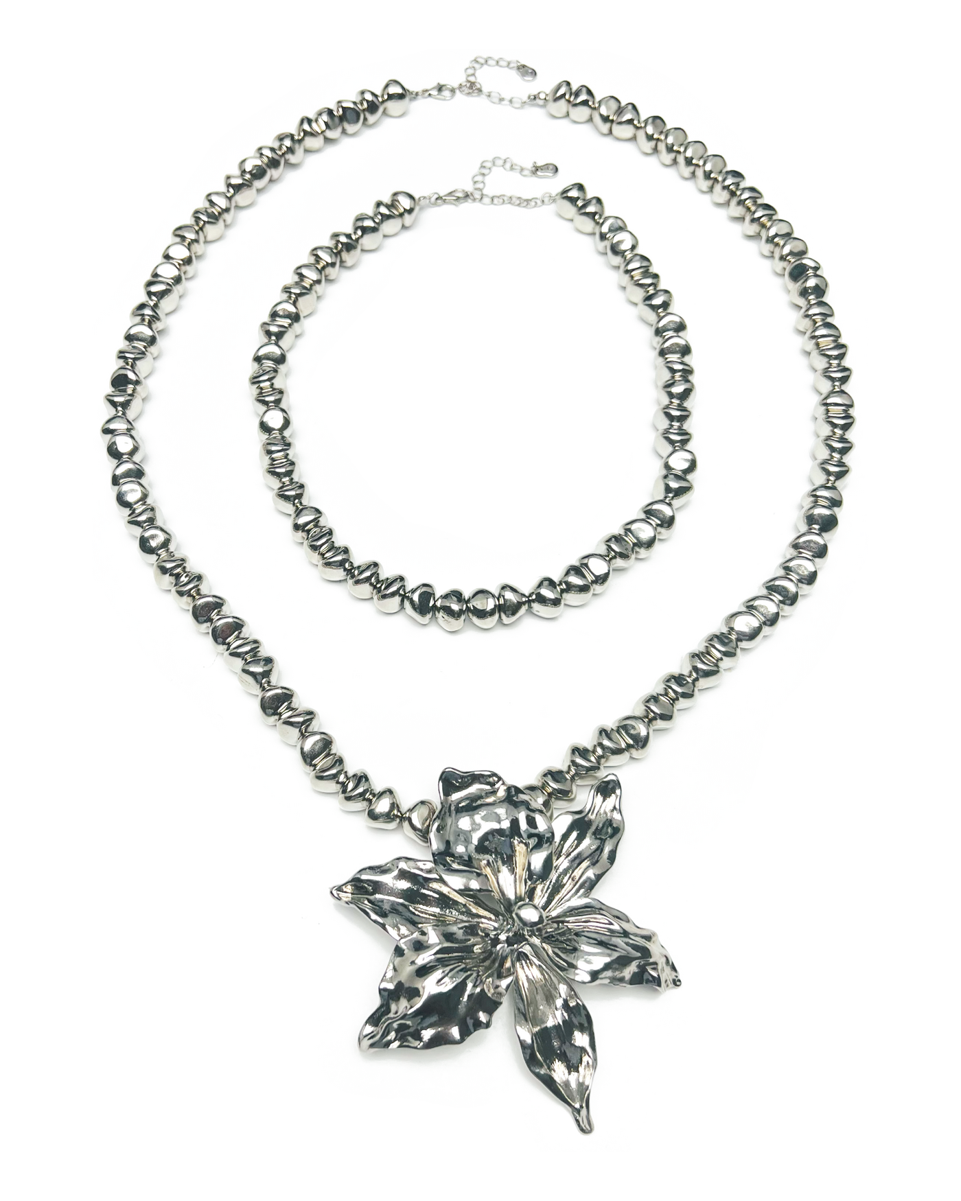 Metallic Large Flower Necklace Silver