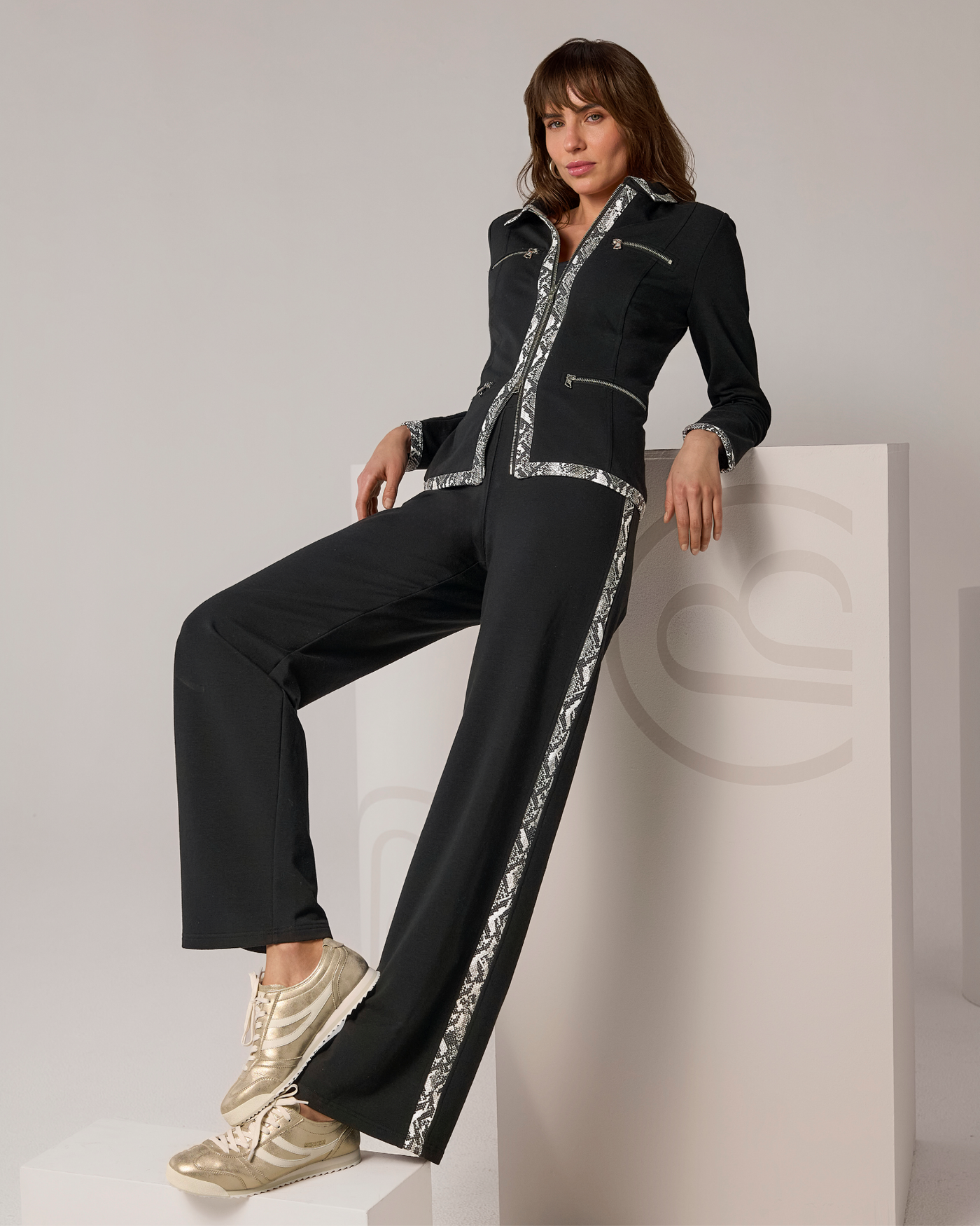 Chic Zippered Sport Coordinate Set with Printed Trim Black